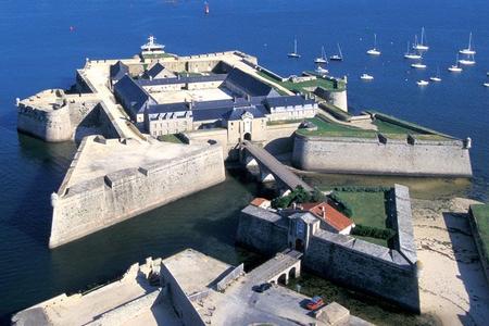 vue-aerienne-de-la-citadelle-de-port-louis_diapo_crt_page_1_colonne.jpg